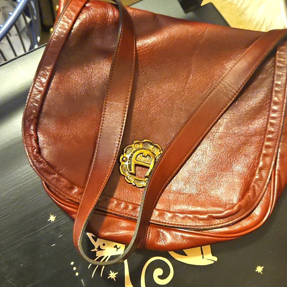 Vintage Handmade red LEATHER Etienne Aigner Saddlebag 💫💫💫